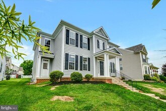 240 Davis St in Charles Town, WV - Building Photo - Building Photo