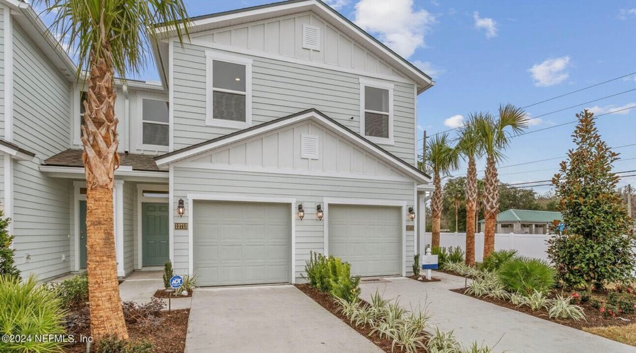 9909 Garrin Dr in Jacksonville, FL - Foto de edificio