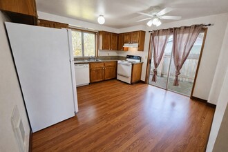 10717-10717 SE Bush St in Portland, OR - Building Photo - Building Photo