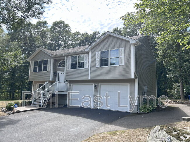 75 Great Brook Rd in Groton, CT - Building Photo - Building Photo