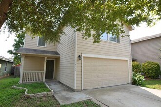 7421 Elk Pass Dr in Austin, TX - Building Photo - Building Photo