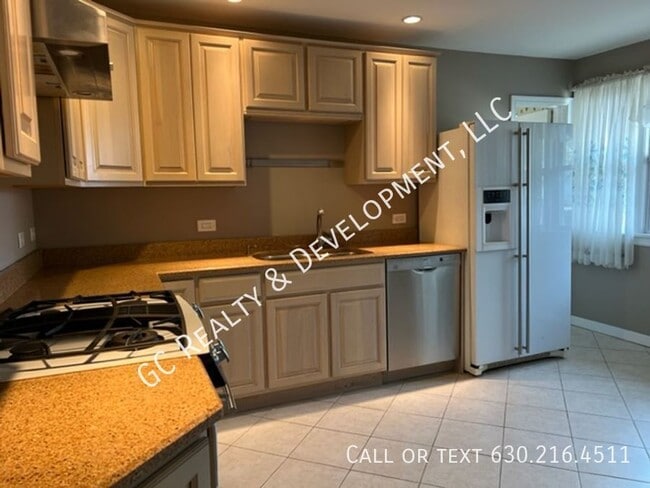 1836 Belleview Ave in Westchester, IL - Building Photo - Building Photo