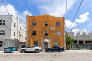 1043 NW 2nd St in Miami, FL - Building Photo