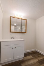 8 Leonard Dr in Southborough, MA - Building Photo - Building Photo