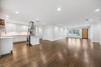 6814 Langston Dr in Austin, TX - Building Photo - Building Photo