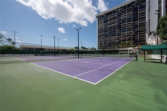 1925 Brickell Ave in Miami, FL - Building Photo - Building Photo