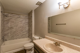 Bridge Creek Apartments in Sapulpa, OK - Building Photo - Interior Photo