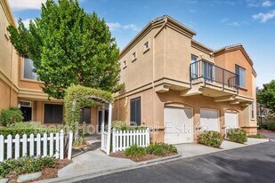 26971 Hillsborough Pkwy in Santa Clarita, CA - Building Photo