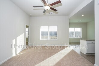 14205 Freeboard Dr in Santa Fe, TX - Building Photo - Building Photo