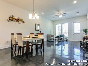 1430 Hays St in San Antonio, TX - Building Photo - Building Photo