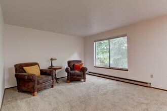 325 NE Kettle St in Oak Harbor, WA - Building Photo - Building Photo