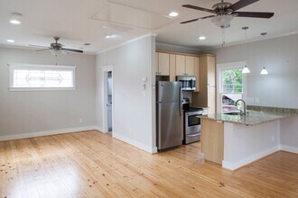 1324 Rutland St, Unit 1324 A in Houston, TX - Foto de edificio - Building Photo