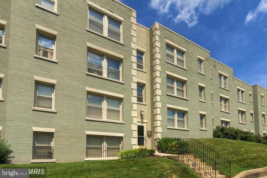 4408 1st Pl NE in Washington, DC - Building Photo