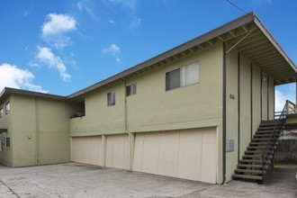 1336 Adobe Dr in Pacifica, CA - Foto de edificio - Building Photo