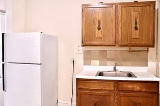 9 Myrtle St, Unit 4 in Boston, MA - Building Photo - Building Photo