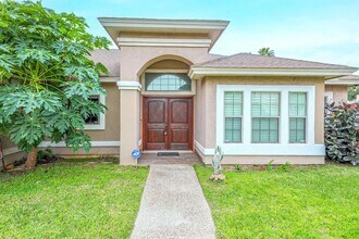 402 Cayman Ct in Laredo, TX - Building Photo - Building Photo