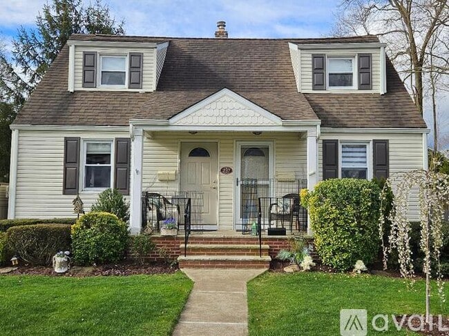 237 David Hooper Plz, Unit 2 in Westwood, NJ - Building Photo - Building Photo