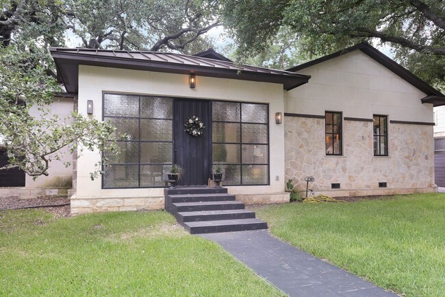 182 E Edgewood Pl in San Antonio, TX - Building Photo - Building Photo