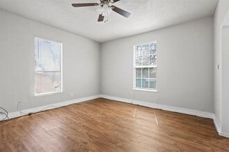 909 W Chestnut St in Denison, TX - Building Photo - Building Photo