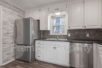 1331 SW Horizon Dr in Blue Springs, MO - Building Photo - Building Photo