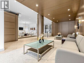 2500 Bathurst St in Toronto, ON - Building Photo - Building Photo