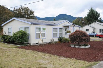 Hillcrest Mobile Home Park in Oakridge, OR - Building Photo - Building Photo