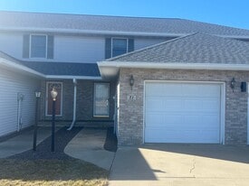 71 Gilliam Ct in Chatham, IL - Building Photo