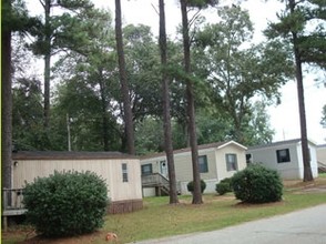 Pine Glen Mobile Home Park in Griffin, GA - Foto de edificio - Building Photo