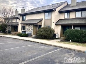 48 Hampshire Dr in Plainsboro, NJ - Building Photo - Building Photo