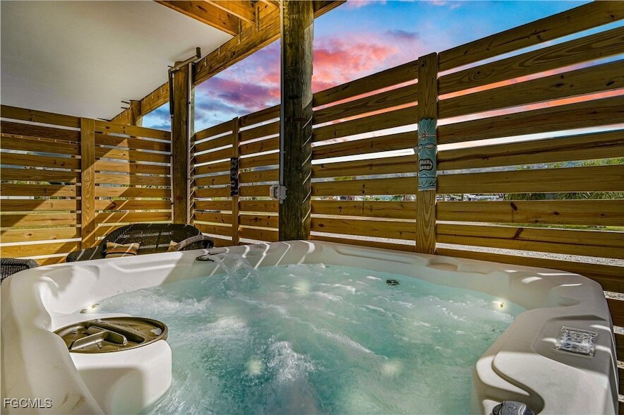 3524 Fifth Ave in Saint James City, FL - Foto de edificio