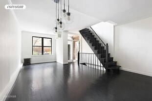 131 W 82 St in New York, NY - Building Photo