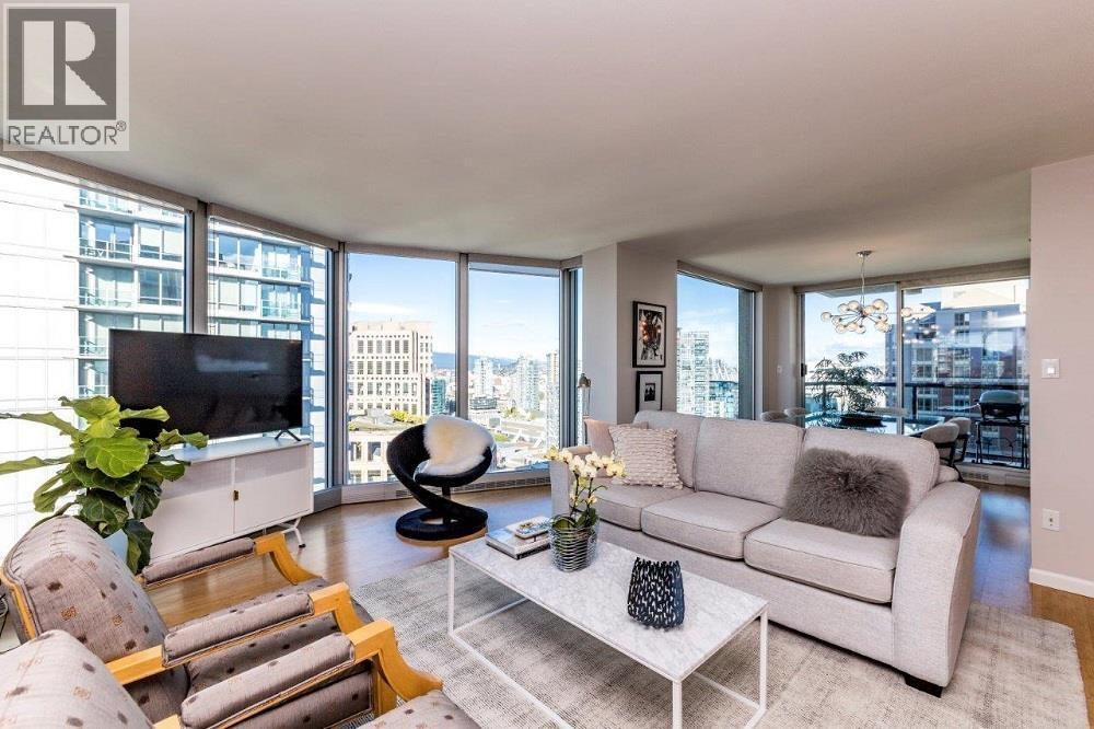 889 Homer St in Vancouver, BC - Building Photo