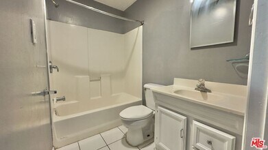 4052 W 103rd St in Inglewood, CA - Building Photo - Building Photo