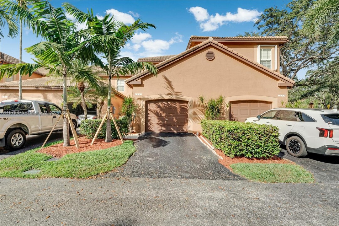 1503 Veracruz Ln in Weston, FL - Building Photo