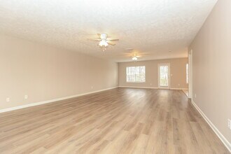 371 Clearlake Dr in La Vergne, TN - Building Photo - Building Photo