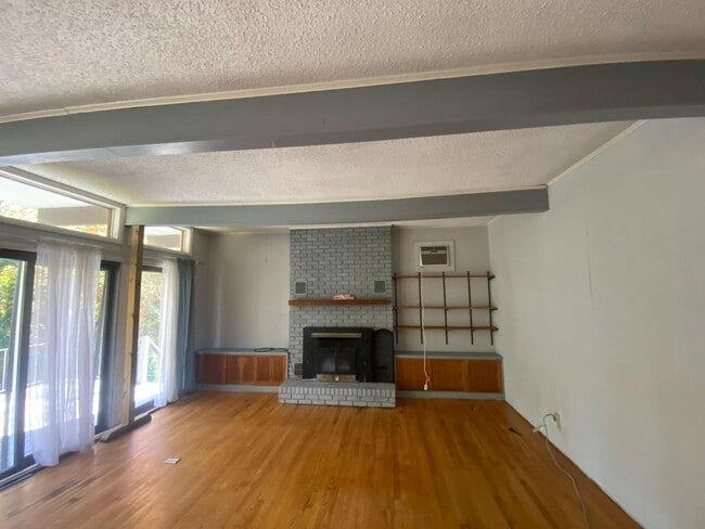 218 Hillside Dr in West Jefferson, NC - Building Photo - Building Photo