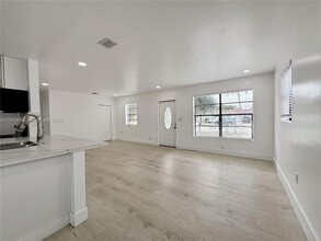 631 N 68th Terrace in Hollywood, FL - Building Photo - Building Photo