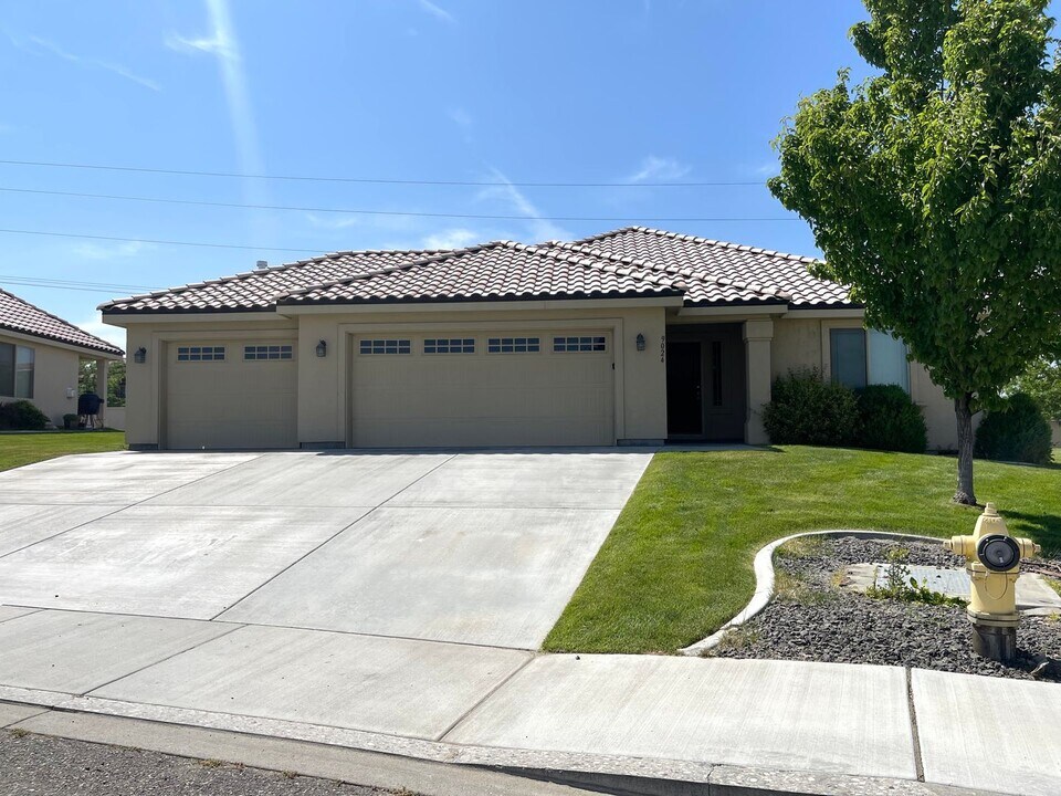 9024 W Skagit Ave in Kennewick, WA - Building Photo