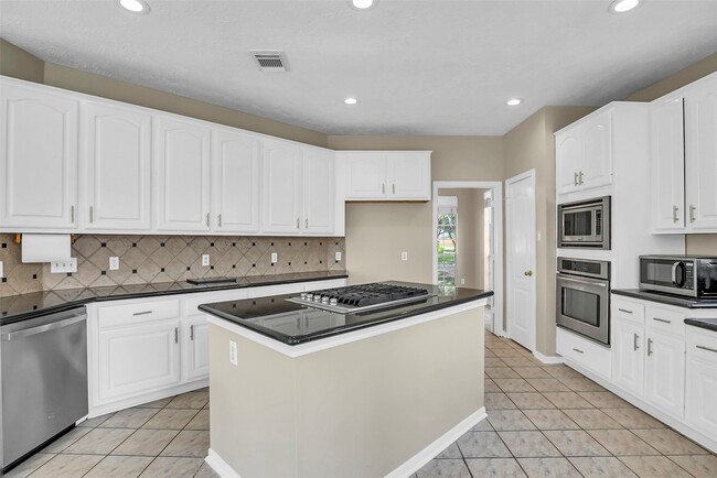 property at 4407 Magnolia Ln