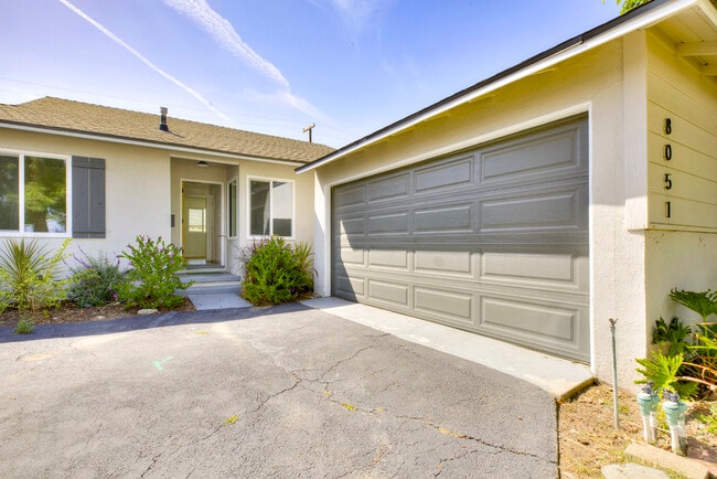 8051 Etiwanda Ave in Reseda, CA - Building Photo - Building Photo