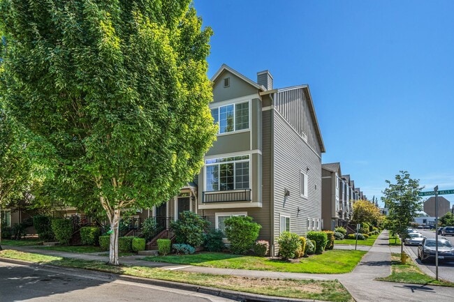 16884 NW Shadow Hills Ln in Beaverton, OR - Building Photo - Building Photo