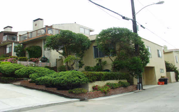 220 6th St in Hermosa Beach, CA - Foto de edificio