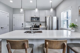 144 W 5th St-Unit -A in Kemah, TX - Building Photo - Building Photo
