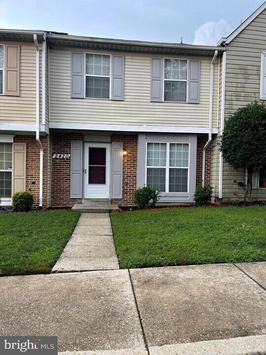 2420 Rosecroft Ct in Oxon Hill, MD - Building Photo