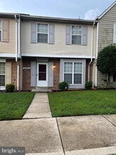 2420 Rosecroft Ct in Oxon Hill, MD - Building Photo - Building Photo
