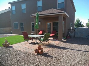 13844 Hollywood in Horizon City, TX - Foto de edificio - Building Photo