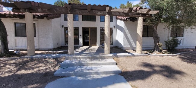 7664 Angel Crest Cir in Las Vegas, NV - Building Photo - Building Photo