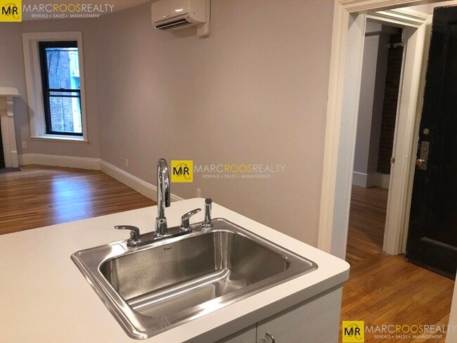 252 Newbury St, Unit 6 in Boston, MA - Foto de edificio - Building Photo