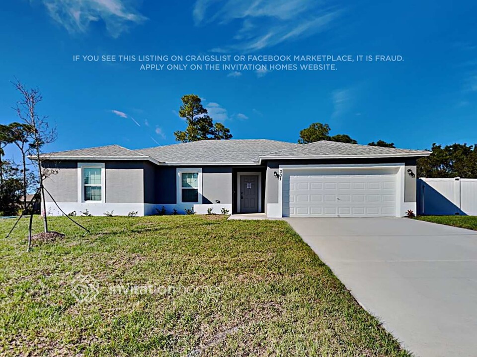 301 SE Fallon Dr in Port St. Lucie, FL - Foto de edificio