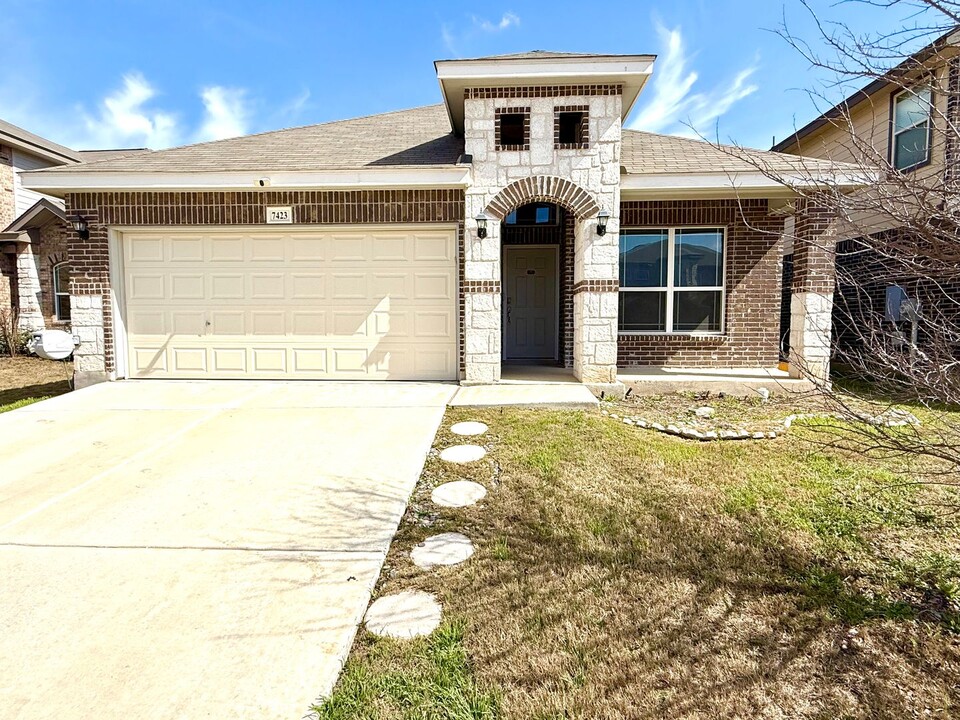 7423 Cheyne Walk in Converse, TX - Building Photo